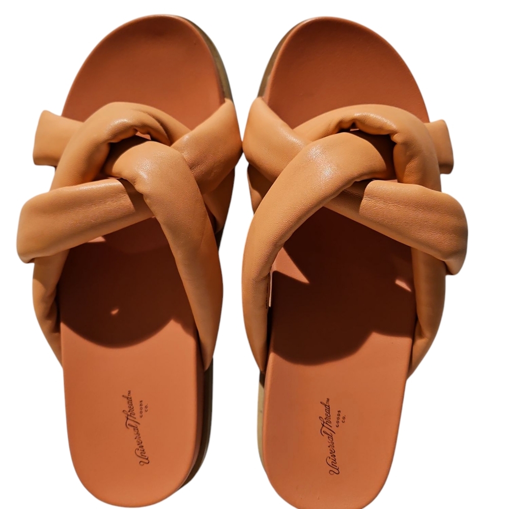 NWOT TARGET Universal Thread Sandals Size 8